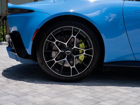Used 2021 Aston Martin V8 Vantage Roadster RWD image 16