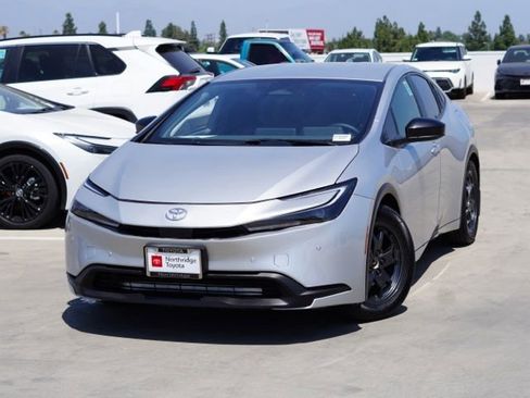 Used 2024 Toyota Prius LE FWD image 5