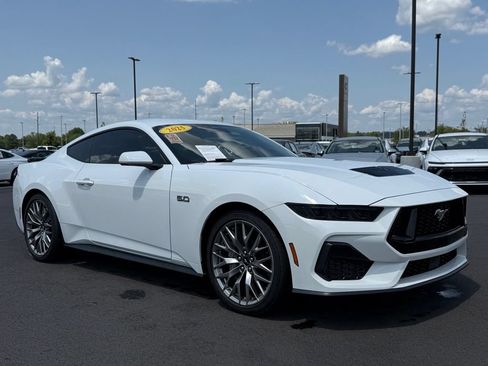 Used 2025 Ford Mustang GT Premium RWD image 3