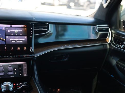 Used 2022 Jeep Grand Wagoneer Series II w/ Convenience Group III AWD/4WD image 31