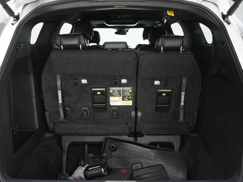 Used 2025 Toyota Sienna Platinum AWD/4WD image 12