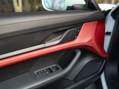 Used 2022 Porsche Taycan image 20