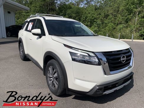 Used 2023 Nissan Pathfinder SL FWD image 1