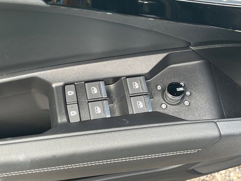 Used 2025 Audi Q4 e-tron Premium Plus image 53