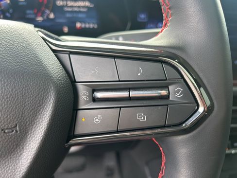 Used 2025 Chevrolet Traverse RS image 28