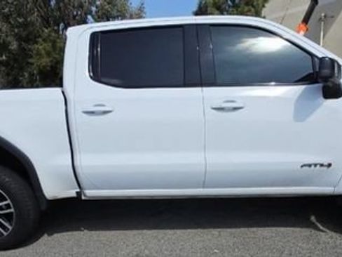 Used 2022 GMC Sierra 1500 AT4 w/ AT4 Preferred Package AWD/4WD image 3
