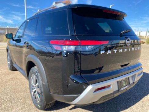 New 2025 Nissan Pathfinder SL image 4