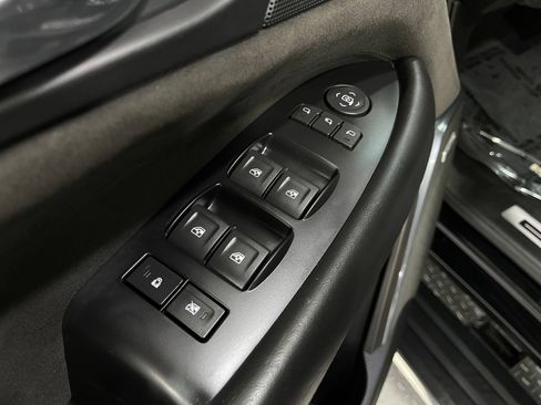 Used 2018 Cadillac Escalade Platinum AWD/4WD image 17