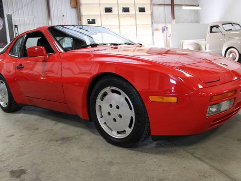 Used 1987 Porsche 944 Turbo RWD image 8