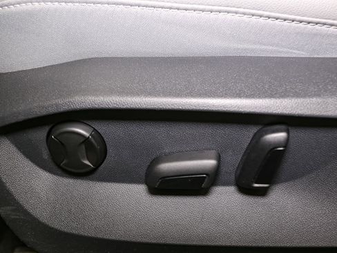 Certified 2022 Volkswagen Taos SE w/ Panoramic Sunroof Package image 47