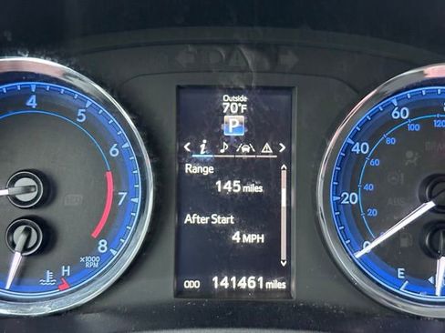Used 2018 Toyota Corolla SE w/ SE Premium Package FWD image 13