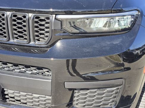 Used 2025 Jeep Grand Cherokee L Laredo RWD image 15