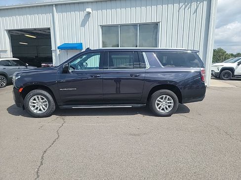 Used 2024 Chevrolet Suburban LT RWD image 2