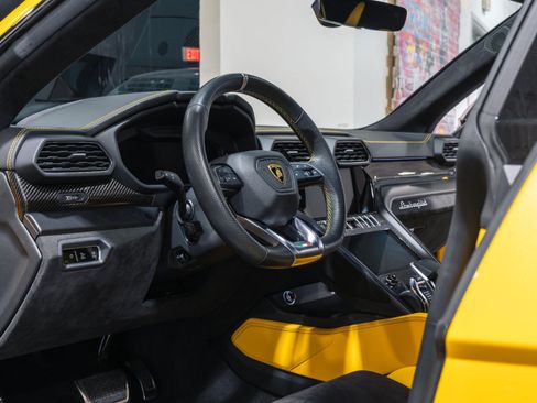 Used 2021 Lamborghini Urus AWD/4WD image 10