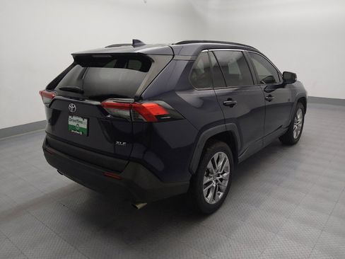 Used 2019 Toyota RAV4 XLE Premium FWD image 9