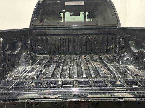 Used 2023 Nissan Titan SV image 26