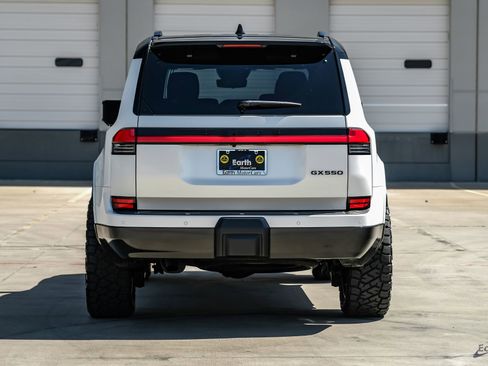 Used 2025 Lexus GX 550 w/ Accessory Package (2T) image 12