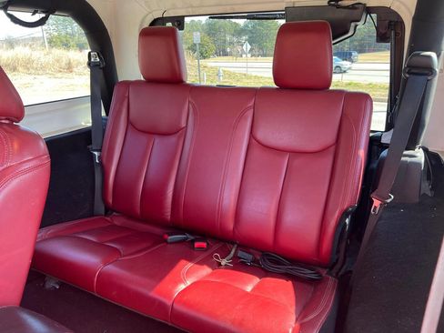 Used 2013 Jeep Wrangler Rubicon AWD/4WD image 10