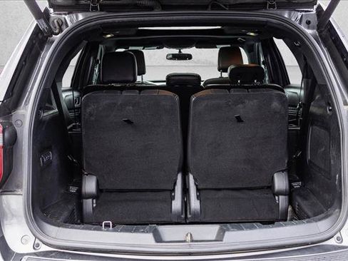 Used 2018 Ford Explorer Limited image 26