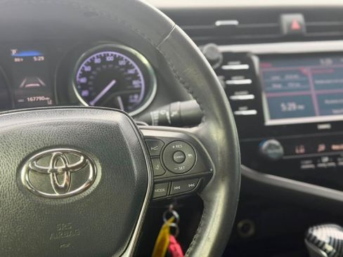 Used 2020 Toyota Camry SE FWD image 17