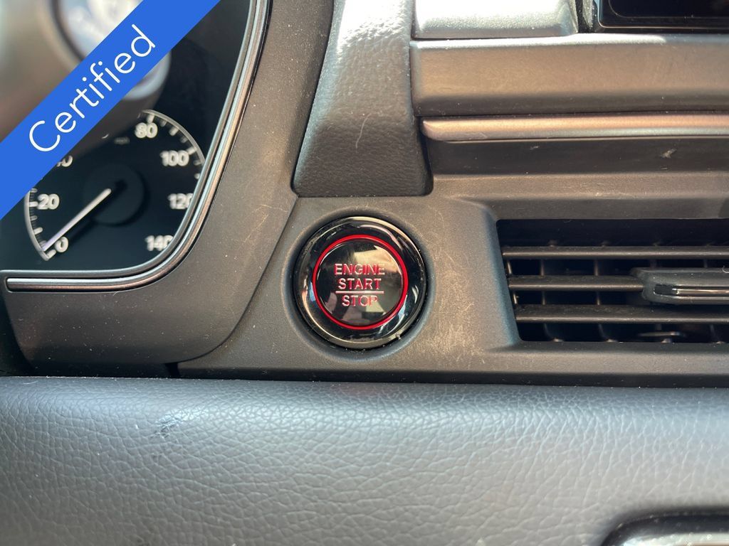 Certified 2025 Honda Pilot TrailSport image 30