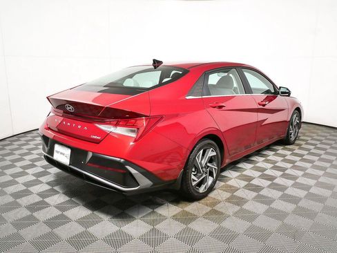 Used 2024 Hyundai Elantra Limited FWD image 3