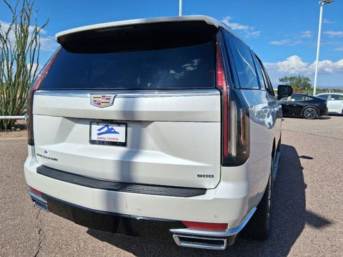 Used 2023 Cadillac Escalade Premium Luxury AWD/4WD image 15