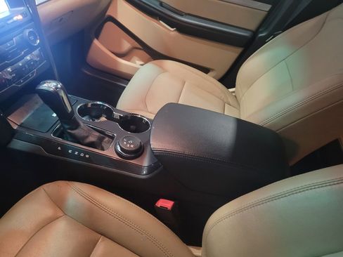 Used 2017 Ford Explorer XLT w/ Equipment Group 202A image 26