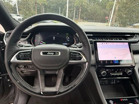 Used 2022 Jeep Grand Cherokee Overland w/ Advanced Protech Group III image 52