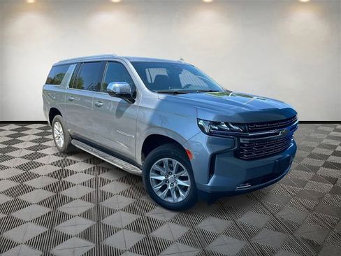 Used 2023 Chevrolet Suburban Premier image 7
