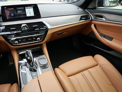 Used 2018 BMW 540i xDrive w/ M Sport Package AWD/4WD image 11