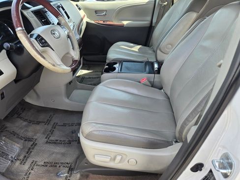 Used 2014 Toyota Sienna Limited w/ Limited Premium Package AWD/4WD image 12