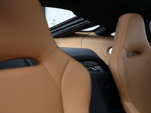 Used 2023 McLaren GT image 30