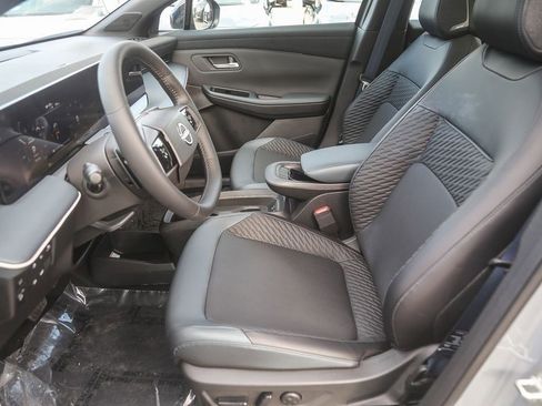 New 2026 Nissan Leaf Platinum+ w/ Illuminated Package FWD image 18