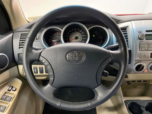 Used 2011 Toyota Tacoma PreRunner image 15