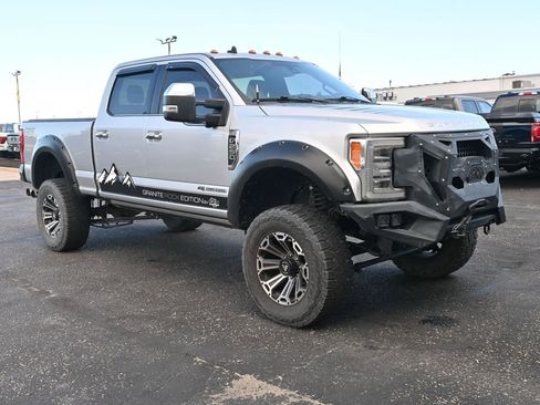 Used 2019 Ford F250 Platinum w/ Platinum Ultimate Package image 3