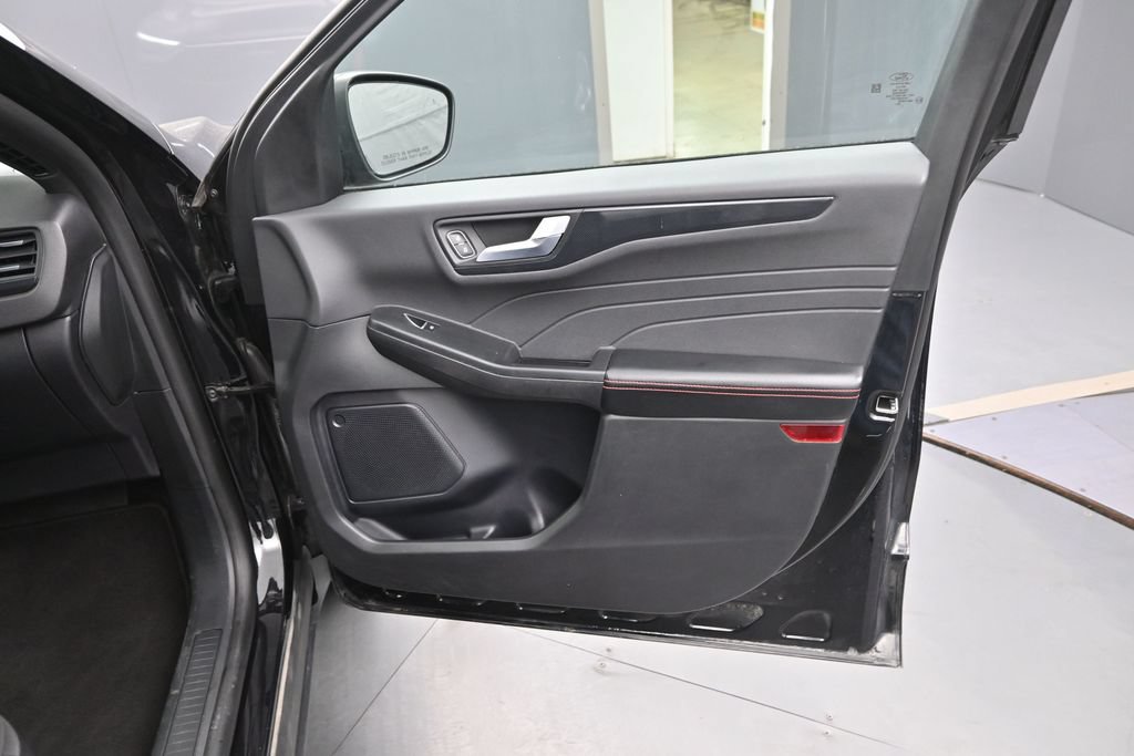 Used 2025 Ford Escape ST-Line Select AWD/4WD image 14