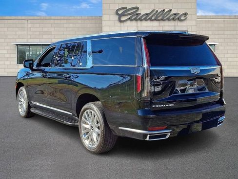 Used 2023 Cadillac Escalade ESV Premium Luxury image 4