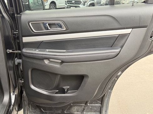 Used 2017 Ford Explorer XLT FWD image 25