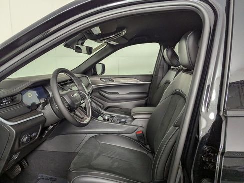 New 2026 Jeep Grand Cherokee Altitude RWD image 11