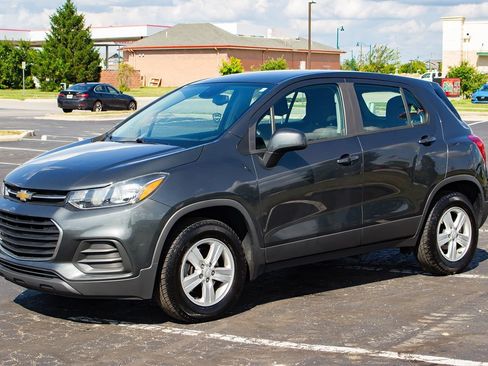 Used 2020 Chevrolet Trax LS AWD/4WD image 4