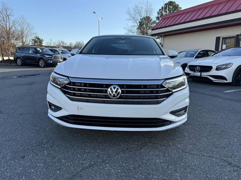 Used 2019 Volkswagen Jetta SEL Premium image 2