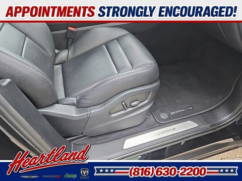 Used 2024 Porsche Cayenne w/ Premium Package AWD/4WD image 77
