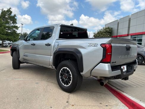 Used 2025 Toyota Tacoma TRD Off-Road AWD/4WD image 8