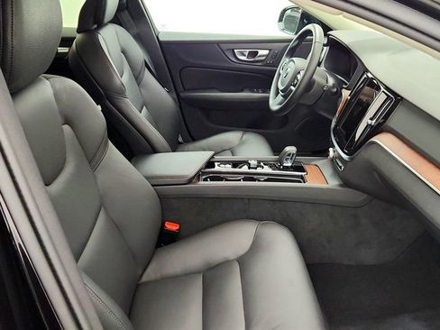 Used 2025 Volvo V60 B5 Cross Country Plus AWD/4WD image 24