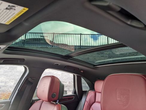 New 2026 Porsche Macan image 28