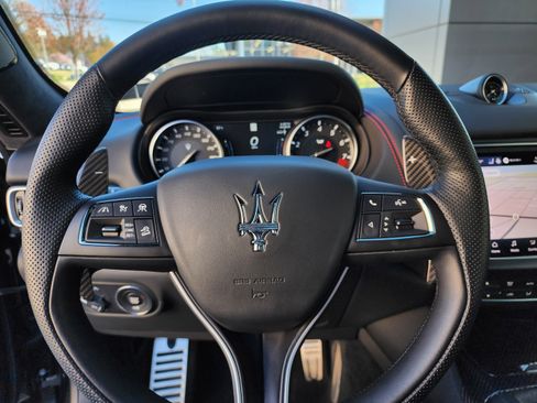 Used 2022 Maserati Levante Trofeo image 18
