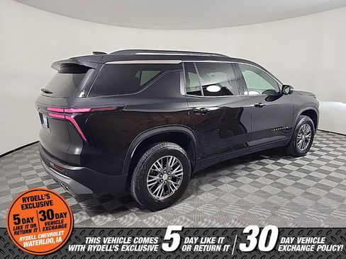 Used 2025 Chevrolet Traverse LT image 11
