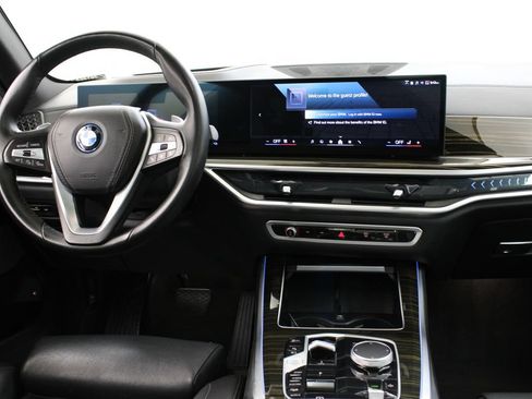 Used 2025 BMW X5 xDrive50e AWD/4WD image 9