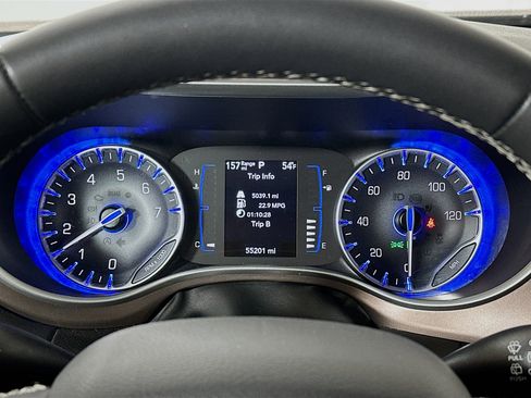 Used 2023 Chrysler Voyager LX image 12